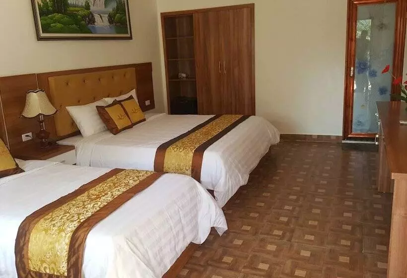 בית מלון כפרי Vang Vieng Sunrise View Resort