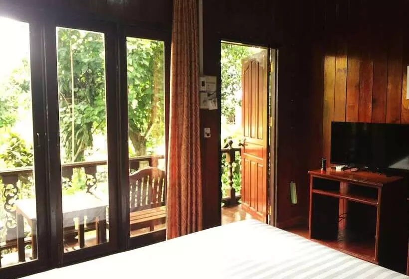 בית מלון כפרי Vang Vieng Sunrise View Resort
