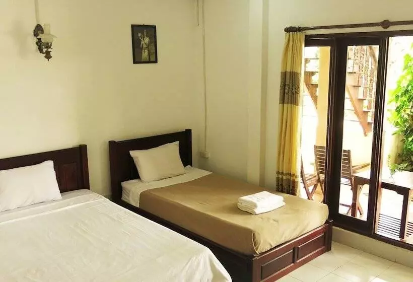 בית מלון כפרי Vang Vieng Sunrise View Resort