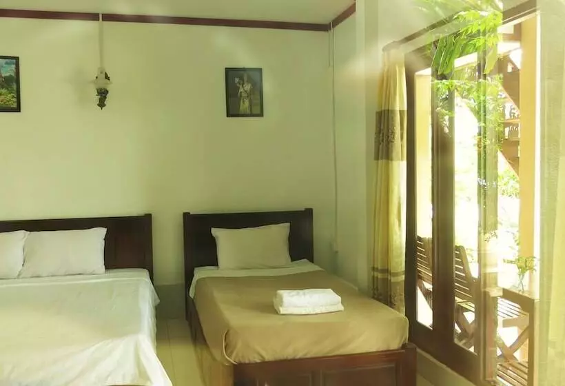 בית מלון כפרי Vang Vieng Sunrise View Resort