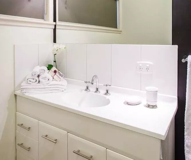 Indulge Homes   77 Olive