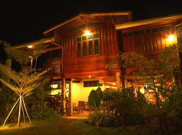 Пансион At Home Sukhothai