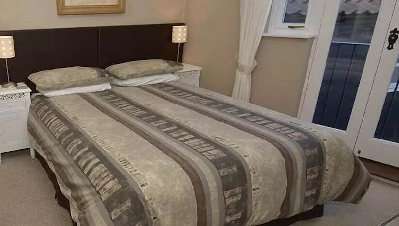 Pensione The Courtyard Guest House