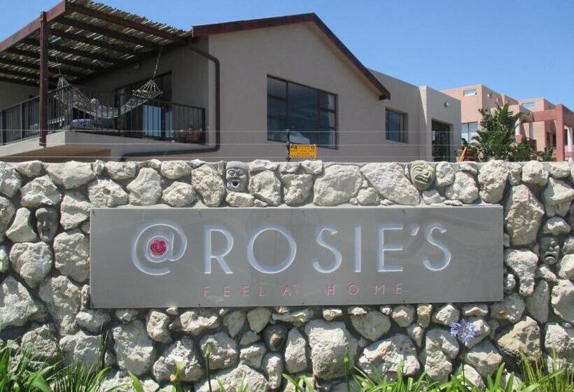 הוסטל @ Rosie S