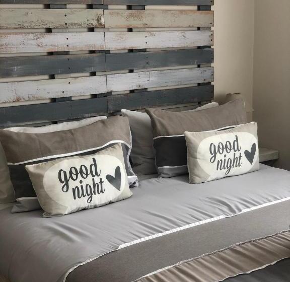 הוסטל @ Rosie S