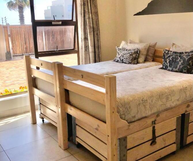 הוסטל @ Rosie S