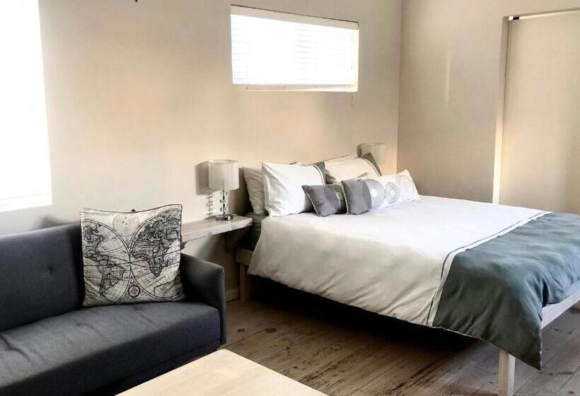 הוסטל @ Rosie S