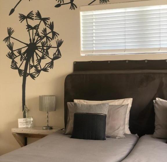 הוסטל @ Rosie S