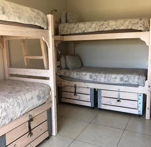 הוסטל @ Rosie S