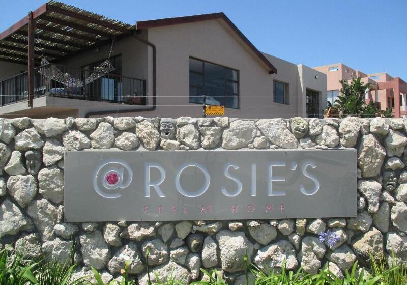 הוסטל @ Rosie S