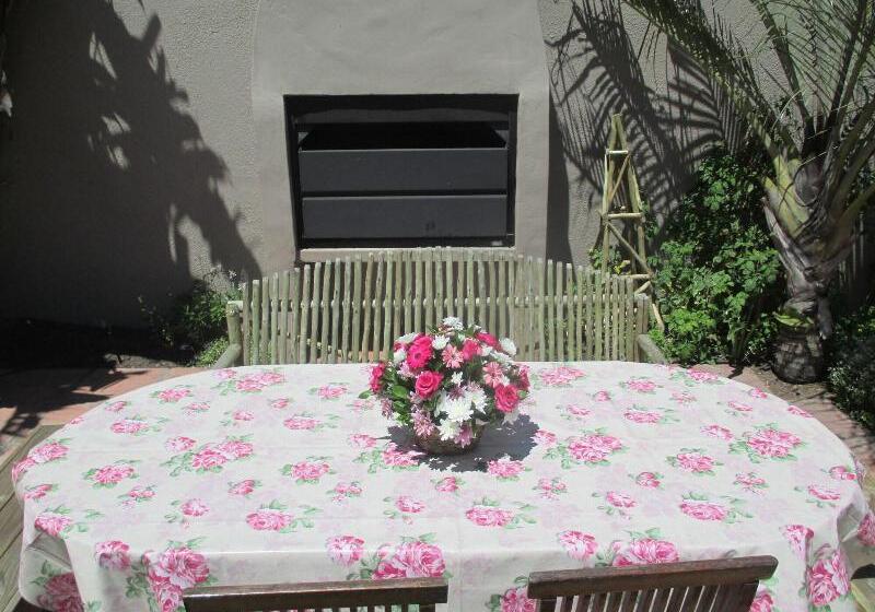 הוסטל @ Rosie S