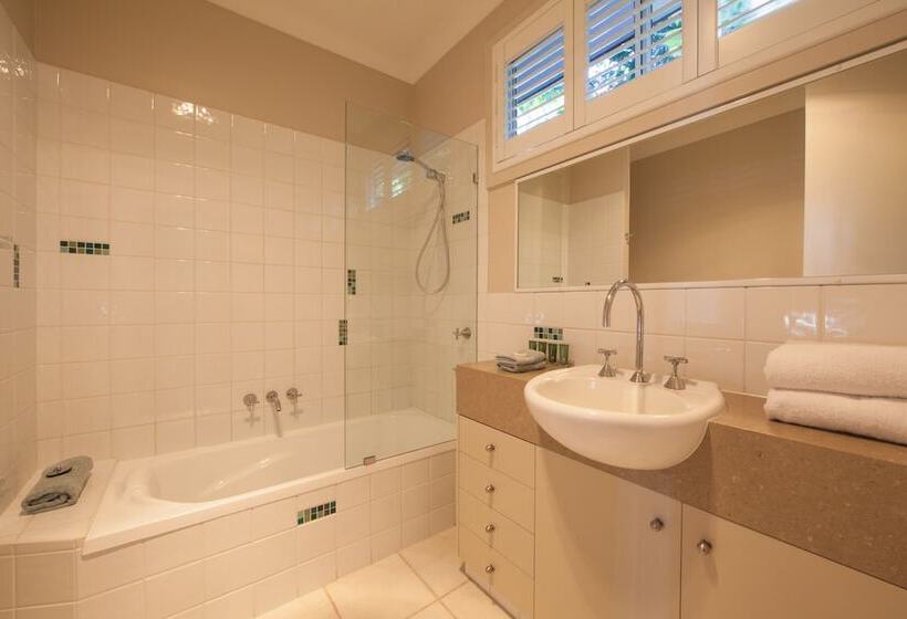 Bed and Breakfast Cavvanbah Beach House