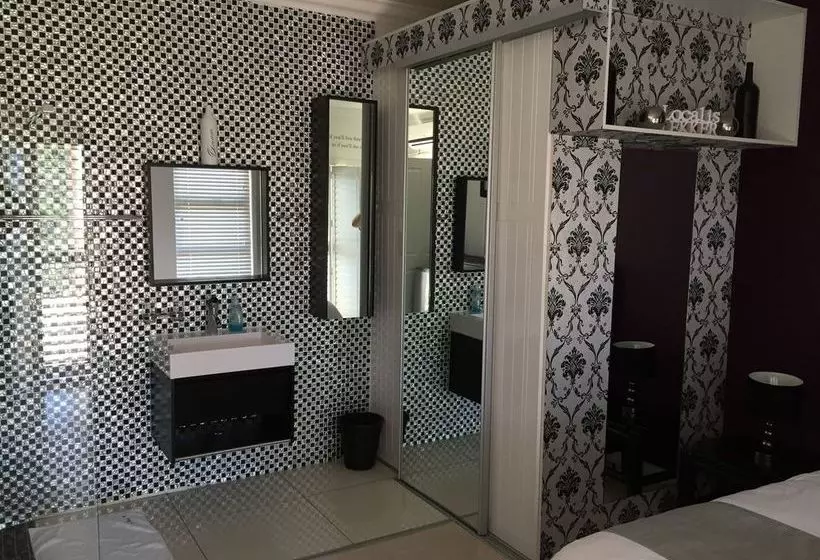 Bed and Breakfast Cloud 9 On George Randall Drive