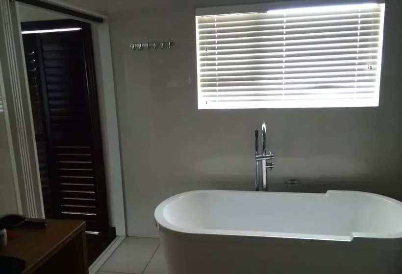 Bed and Breakfast Cloud 9 On George Randall Drive