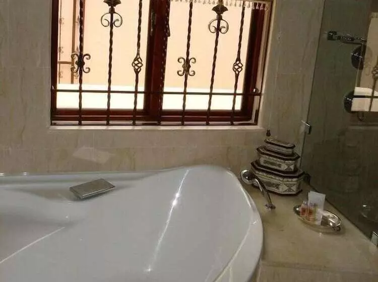 Aamiaismajoitus (B&B) Kosmos Manor