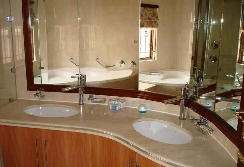 Aamiaismajoitus (B&B) Kosmos Manor