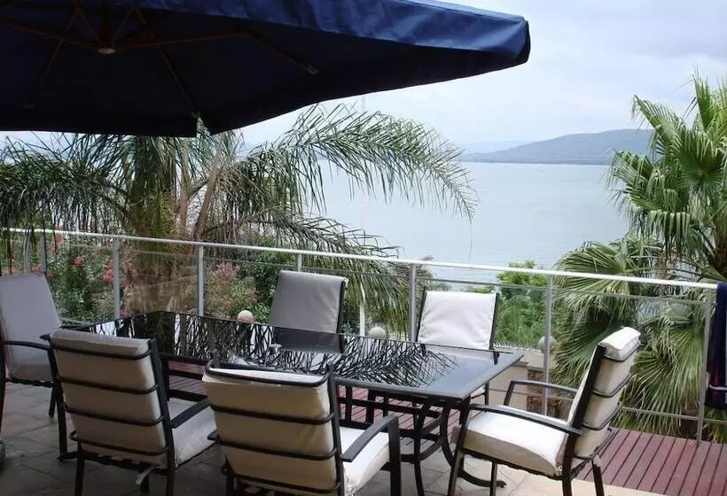 Aamiaismajoitus (B&B) Kosmos Manor