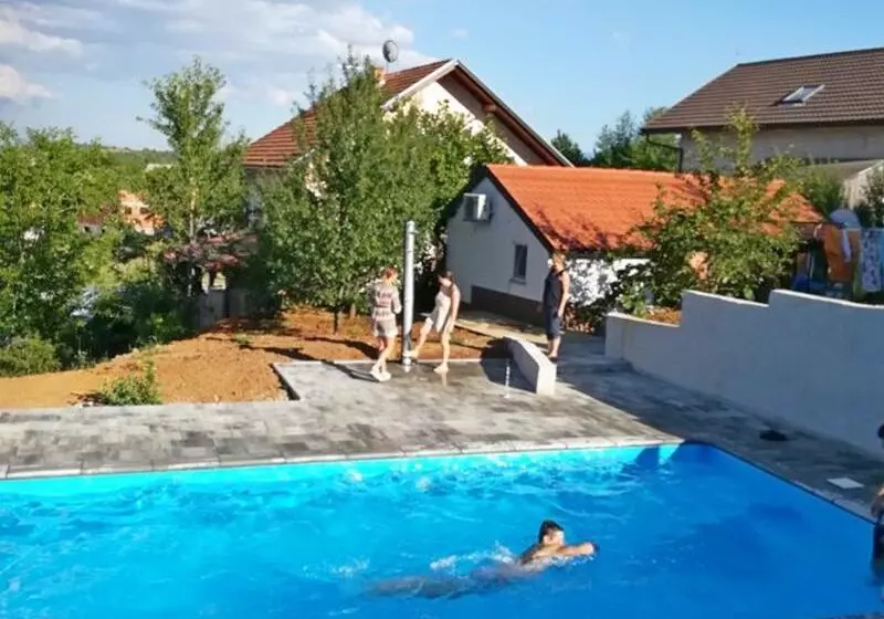 هتل Apartments Kristic