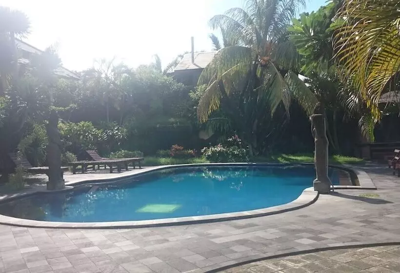 ホテル Batu Bolong Cottages