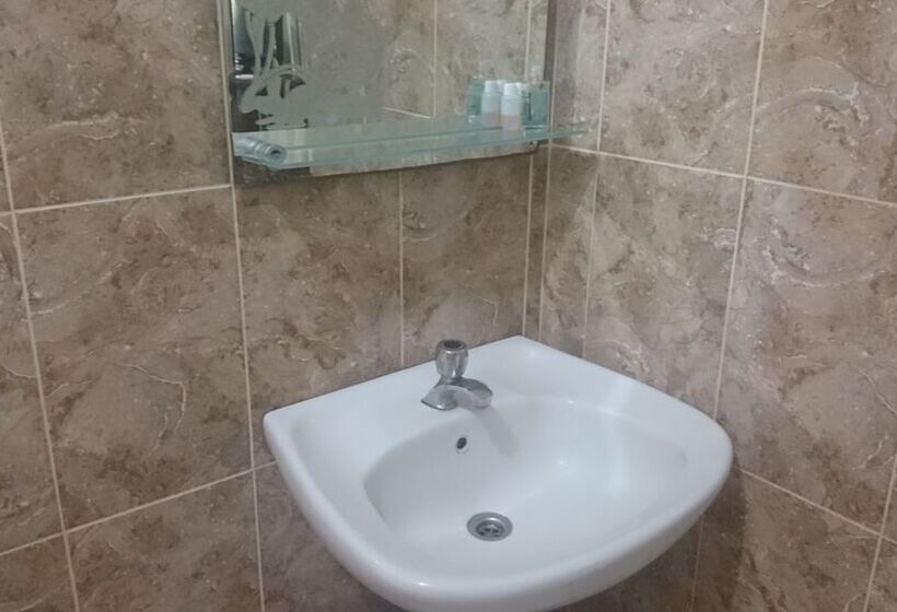 酒店 Batu Bolong Cottages