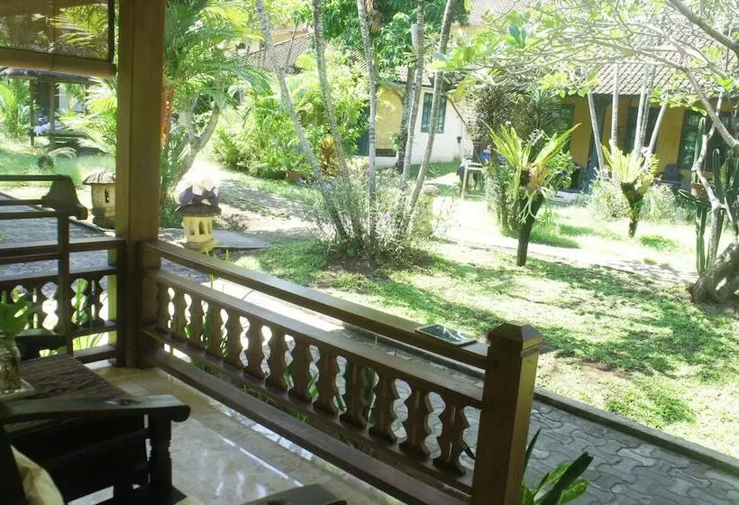 ホテル Batu Bolong Cottages