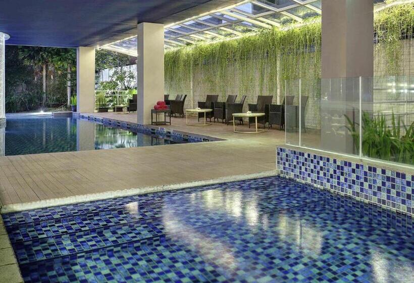 Отель Mercure Bandung Nexa Supratman