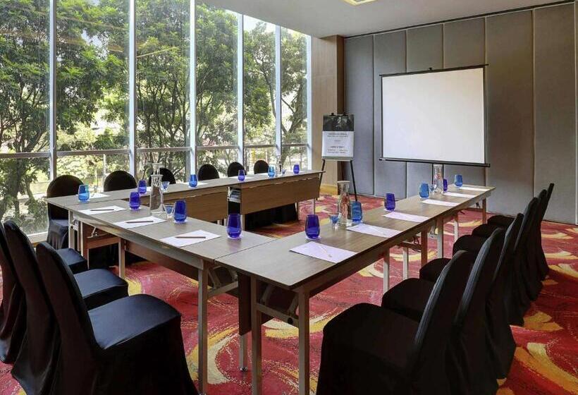 Отель Mercure Bandung Nexa Supratman