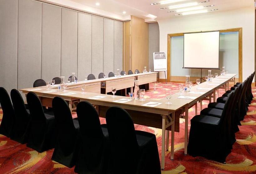 Отель Mercure Bandung Nexa Supratman