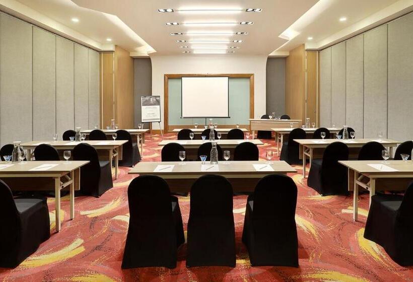 Отель Mercure Bandung Nexa Supratman