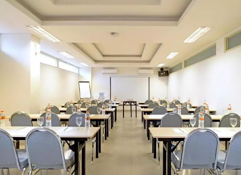 Pop! Hotel Diponegoro