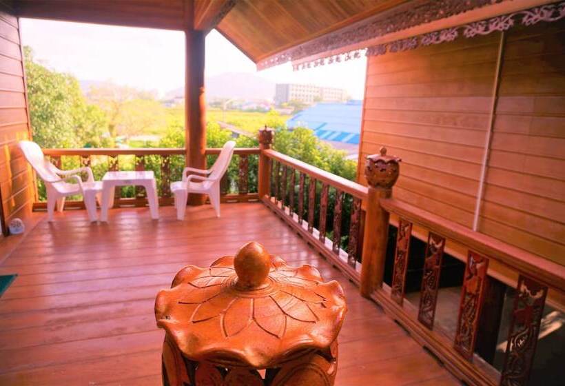 בית מלון כפרי Ruenthai Boutique