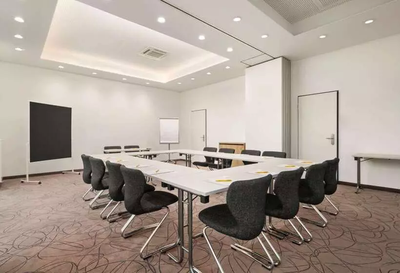 هتل Super 8 By Wyndham Munich City North