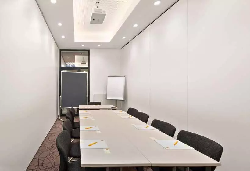 هتل Super 8 By Wyndham Munich City North