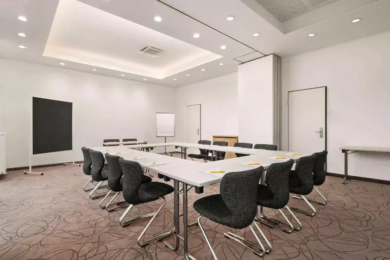 هتل Super 8 By Wyndham Munich City North