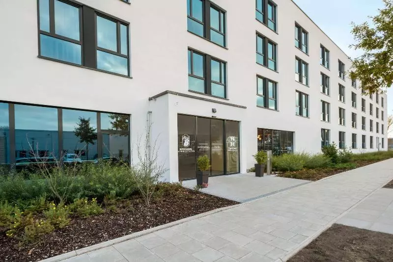 هتل Super 8 By Wyndham Munich City North