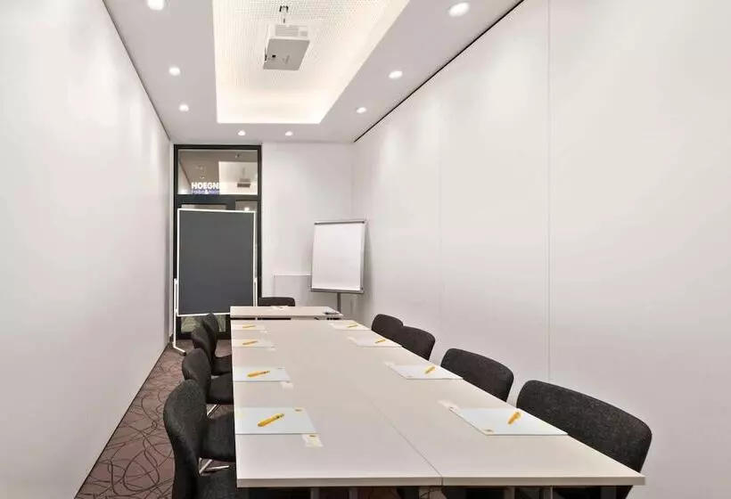 هتل Super 8 By Wyndham Munich City North