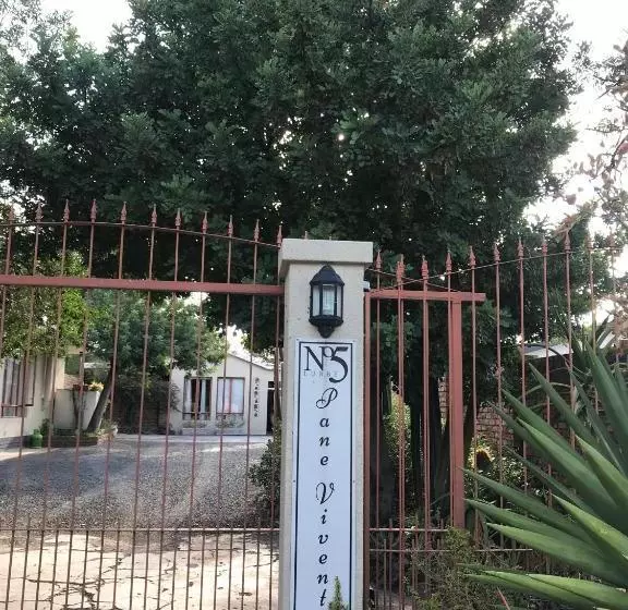 Pane Vivente Garden Cottage