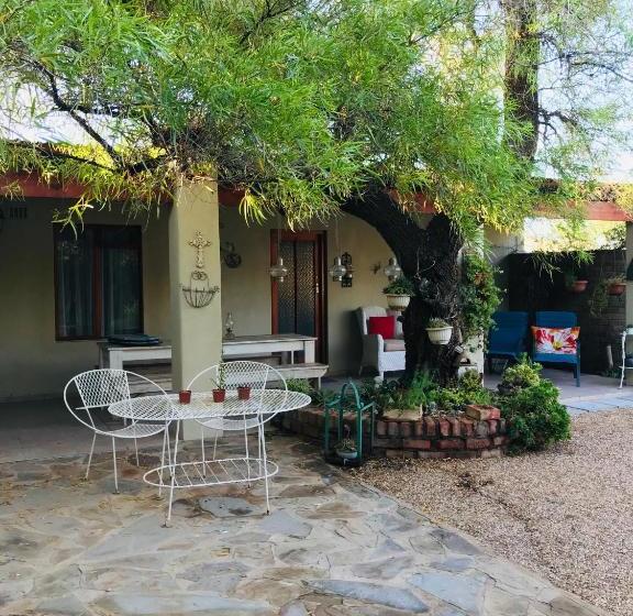 Pane Vivente Garden Cottage