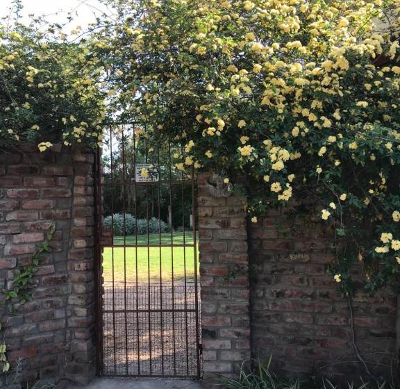 Pane Vivente Garden Cottage