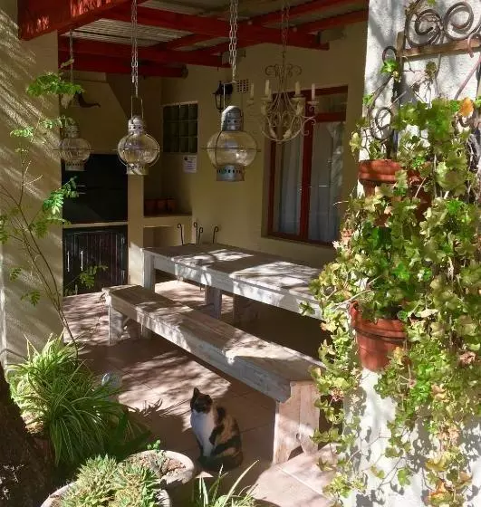 Pane Vivente Garden Cottage