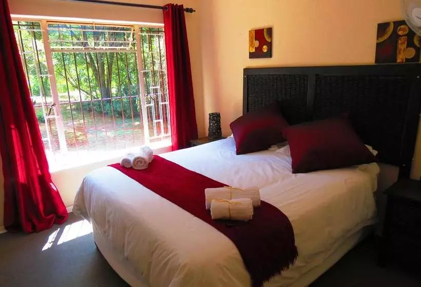 Majatalo Meerkatplaats Guesthouse And B&b