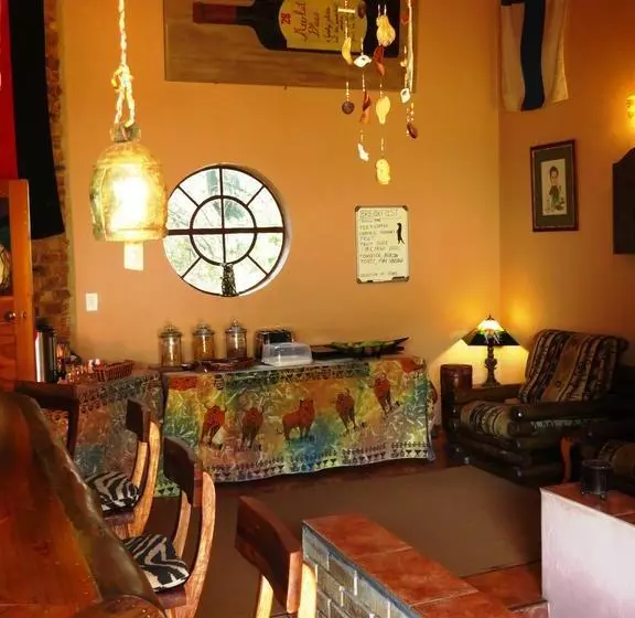 Majatalo Meerkatplaats Guesthouse And B&b