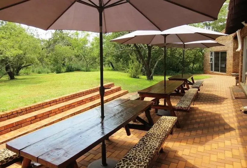 Majatalo Meerkatplaats Guesthouse And B&b
