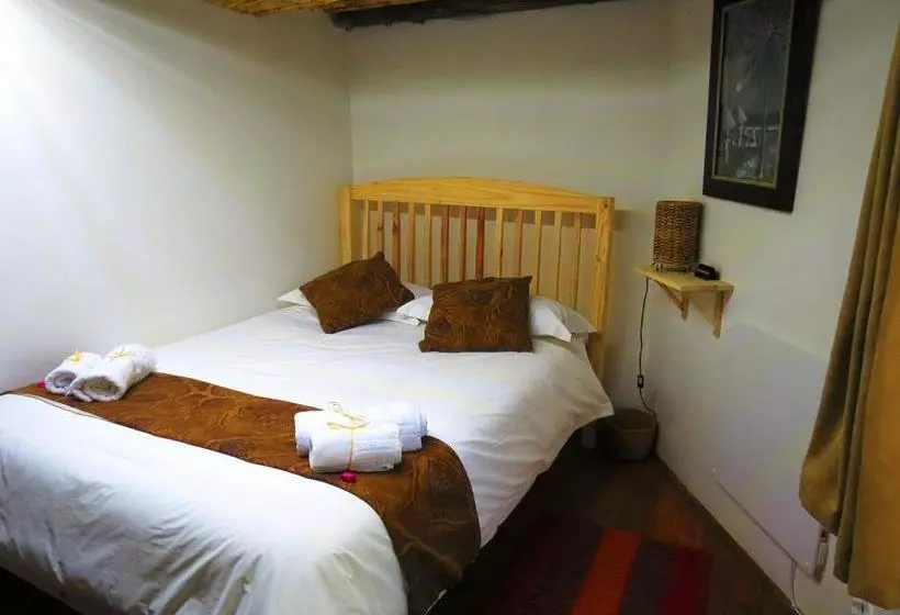 Majatalo Meerkatplaats Guesthouse And B&b