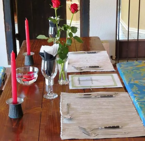 Majatalo Meerkatplaats Guesthouse And B&b