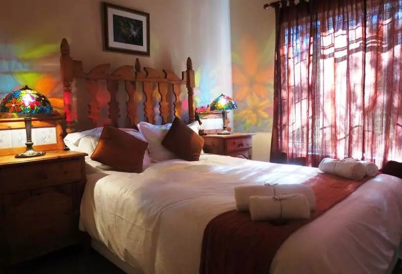 Majatalo Meerkatplaats Guesthouse And B&b
