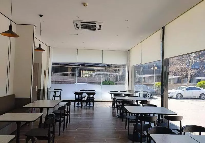 Hanting Hotel Qingdao May Fourth Plaza