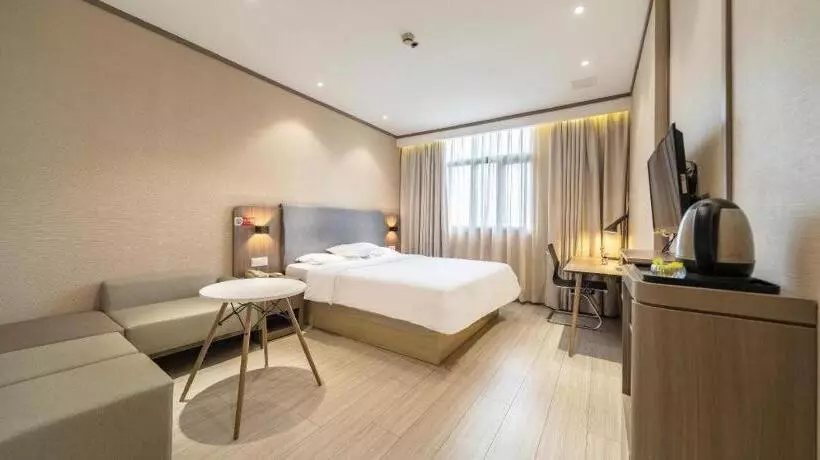 Hanting Hotel Shanghai Qingpu Caoying Road Metro Station