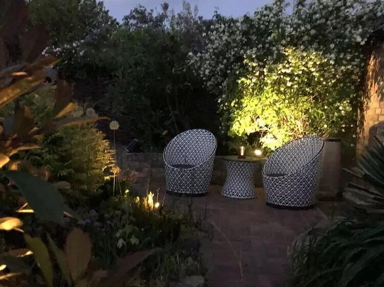 ベッドアンドブレックファースト The Blue Cow