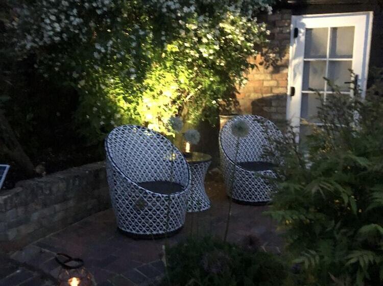 مبيت وإفطار The Blue Cow